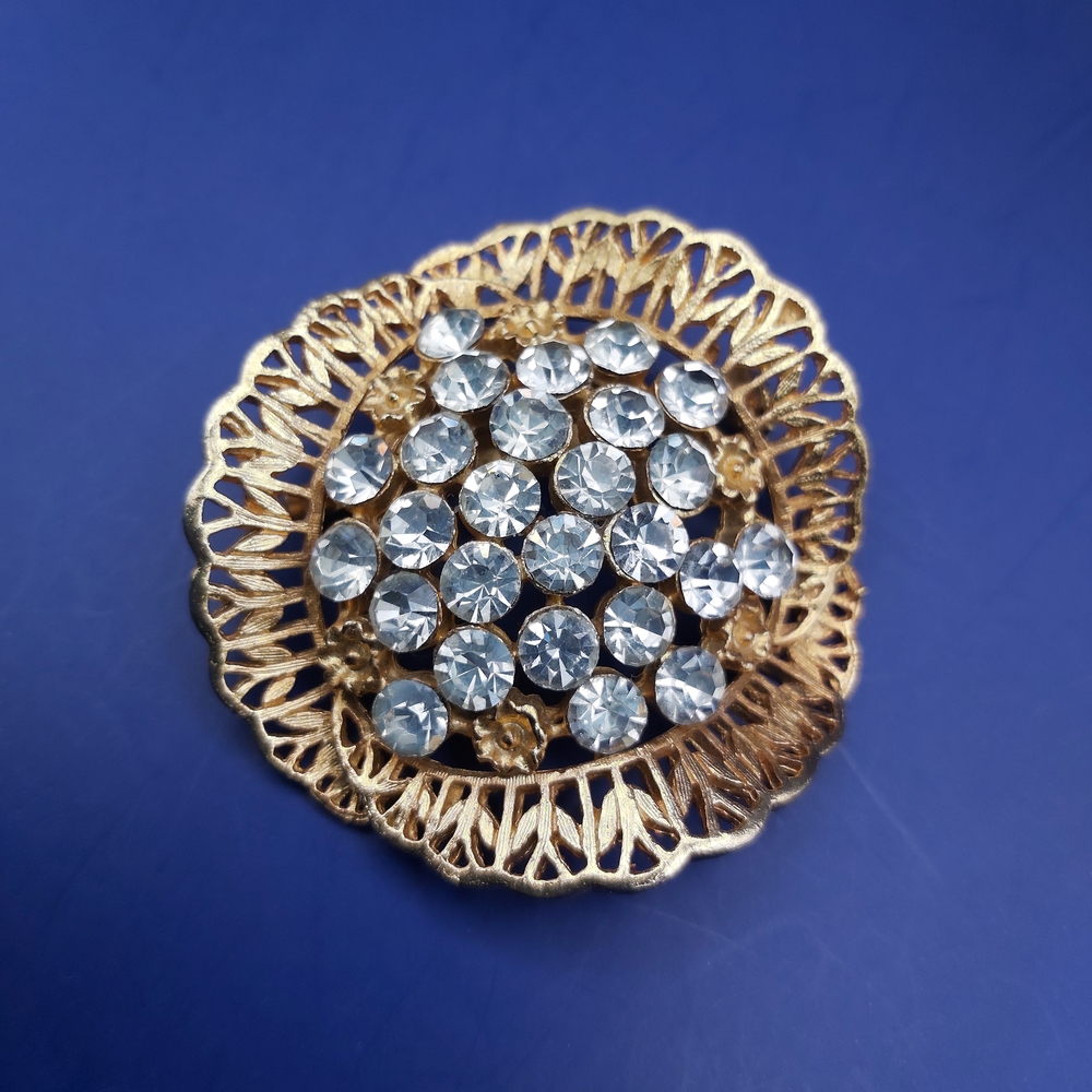 ๐ฐ Coro Gold and Silver Rhinestone Brooch - Picture 2 of 5